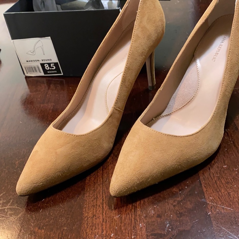 Banana Republic Madison 12-HourPump biscotti sz8.5